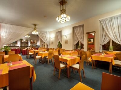 Aron Hotel