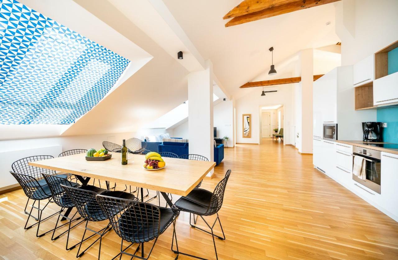 5br+3.5bt Wilson Apt.