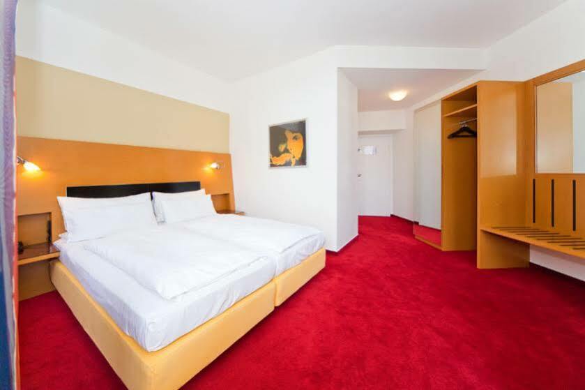 Theatrino Otel 4*