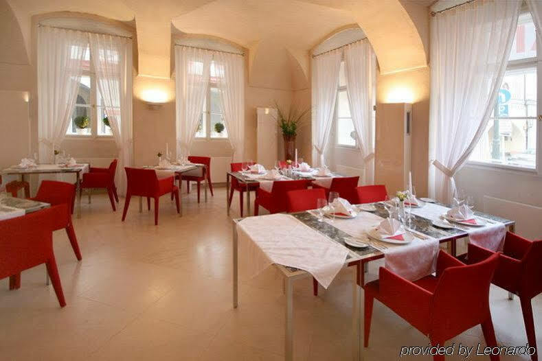 Three Storks 5* Prague