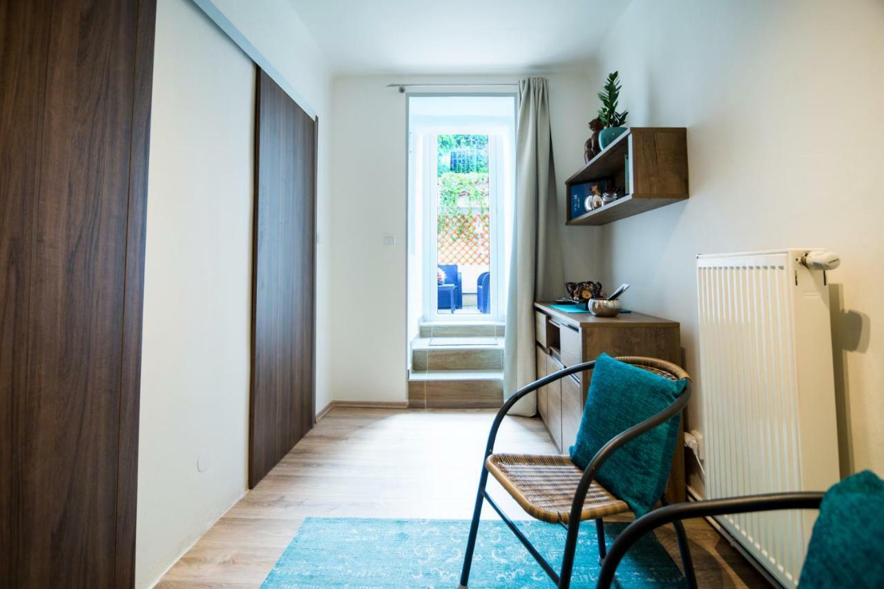 Daire To At Close To Castle With Terrace And Garden Prag