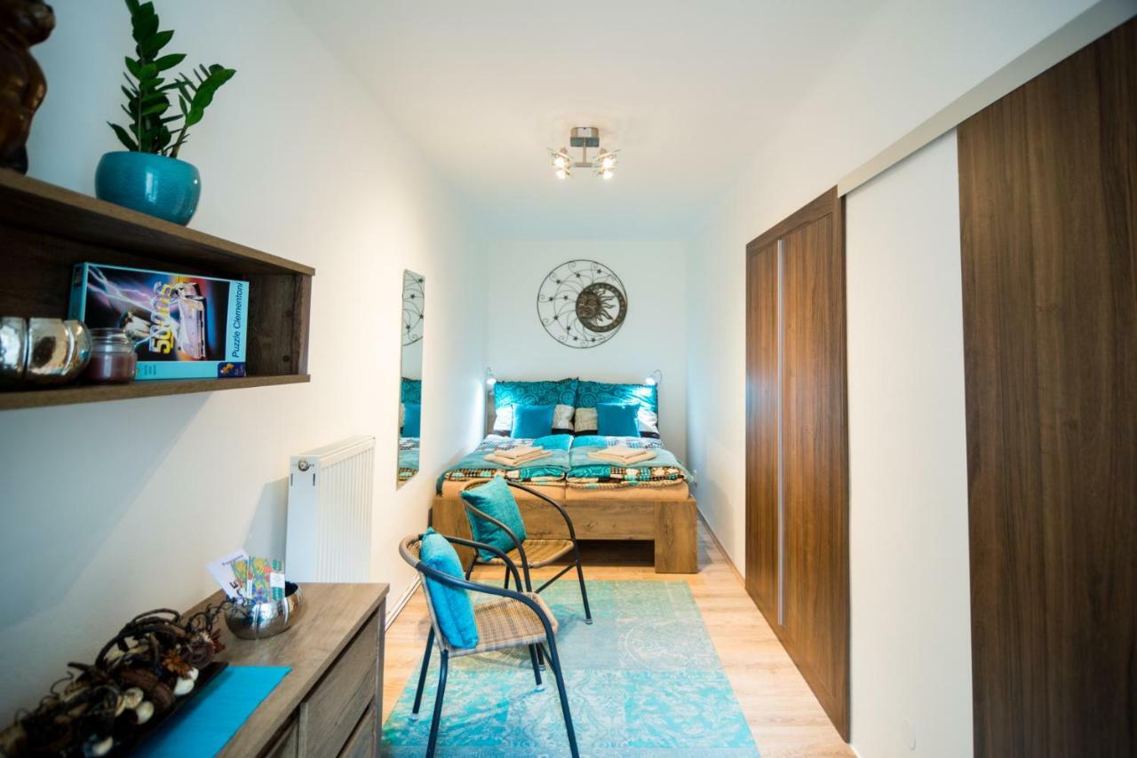 Daire To At Close To Castle With Terrace And Garden Prag