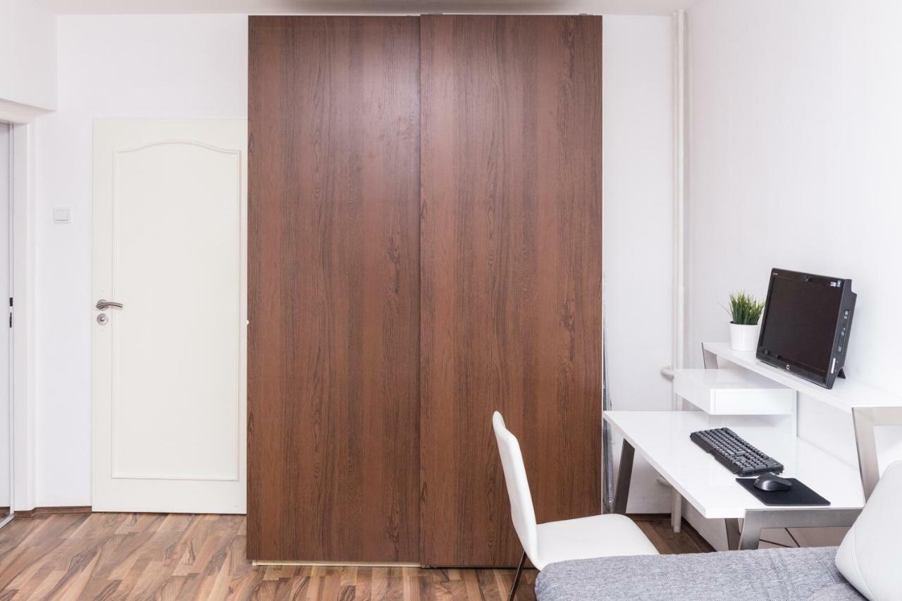Family House With Parking Praga