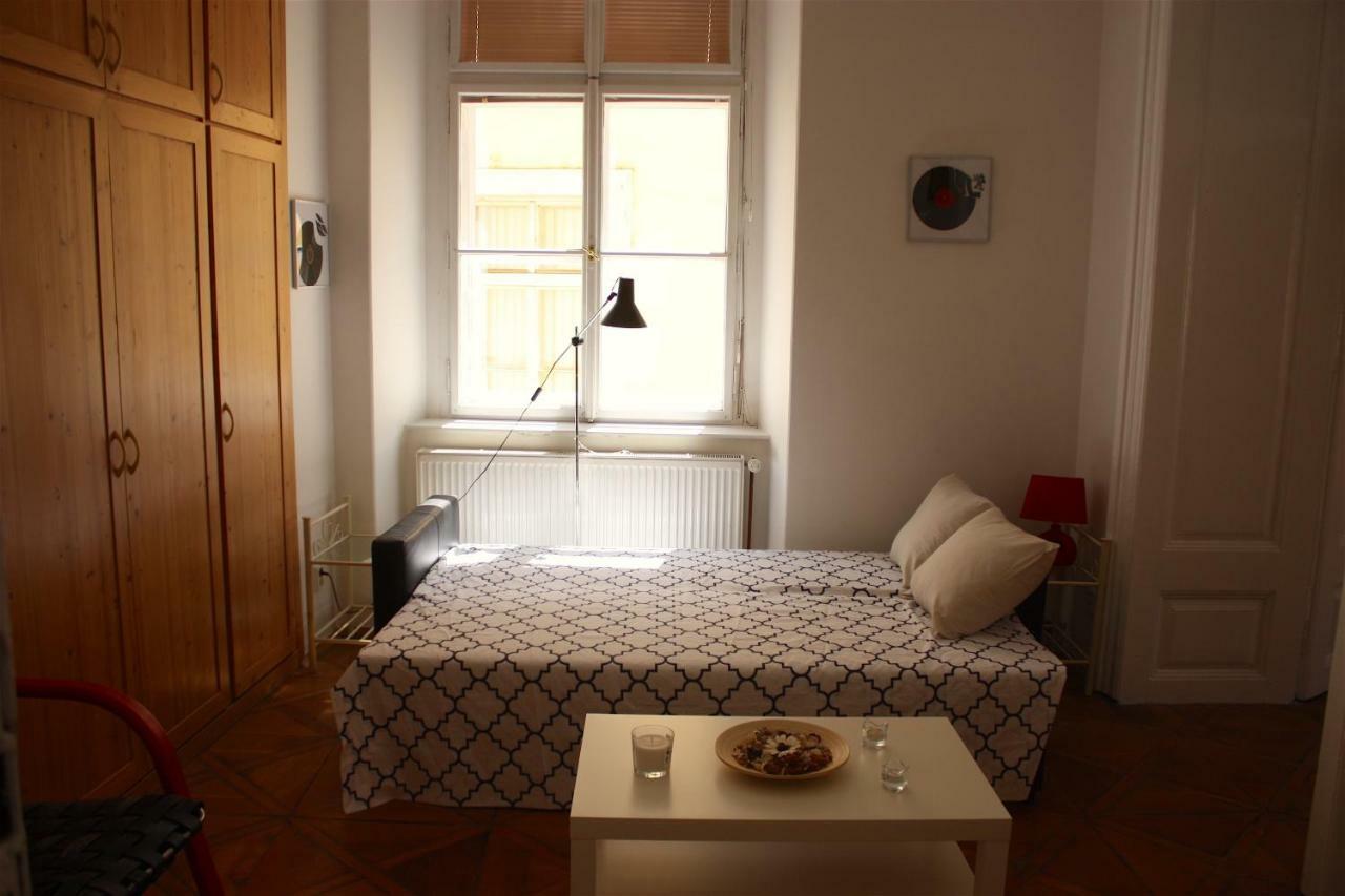 Spacious Charles Bridge Apt In The Heart Of * Prague