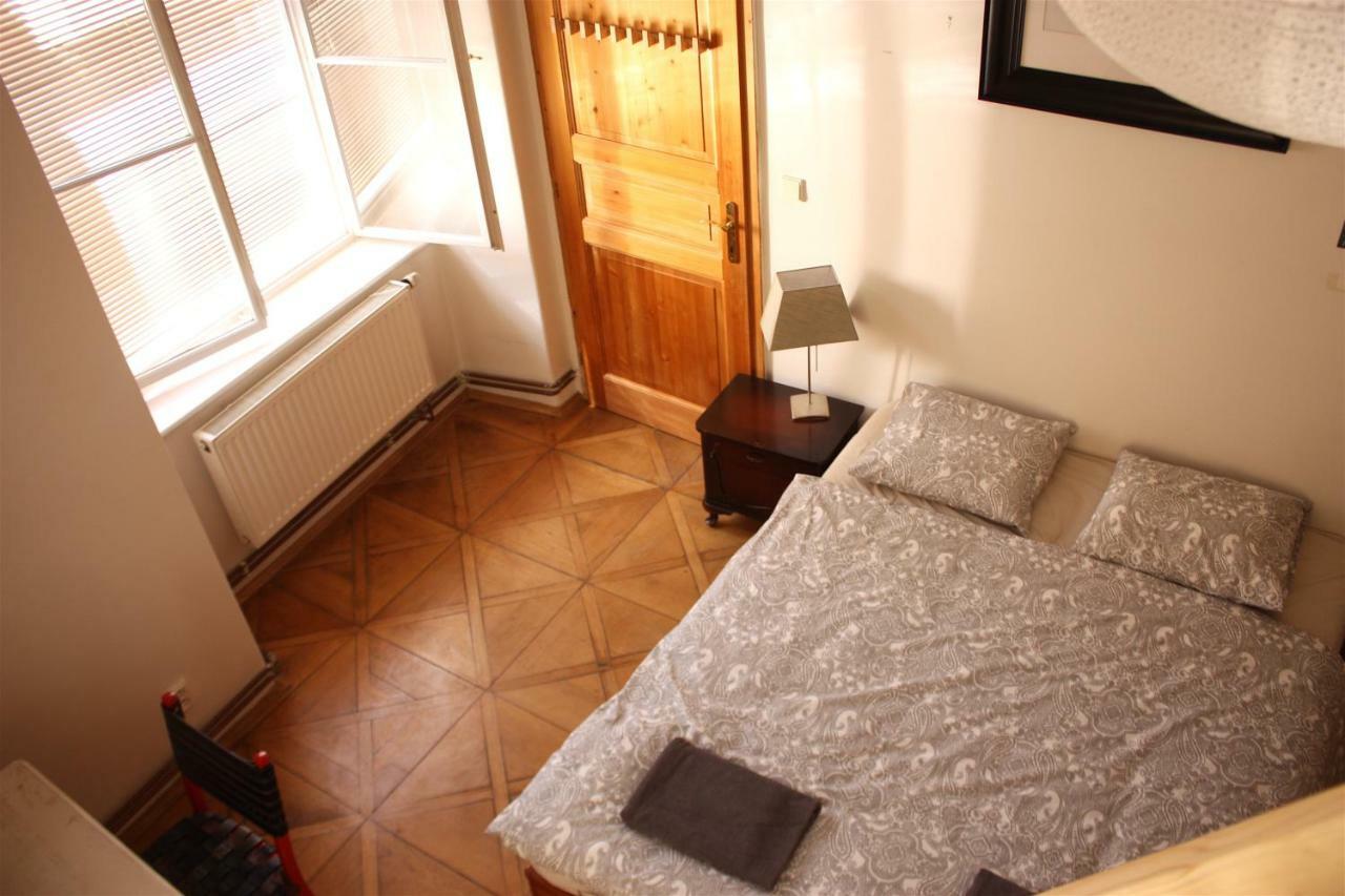 Spacious Charles Bridge Apt In The Heart Of * Prague