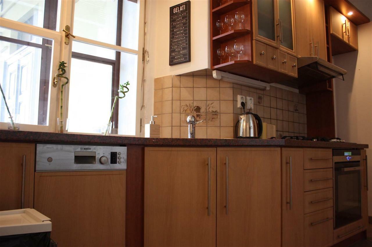 Apartment Spacious Charles Bridge Apt In The Heart Of