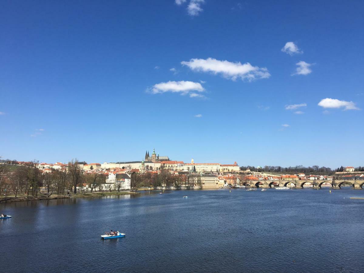 The Dancing House Residence, Two Bedroom With Balcony Near River! Apartment