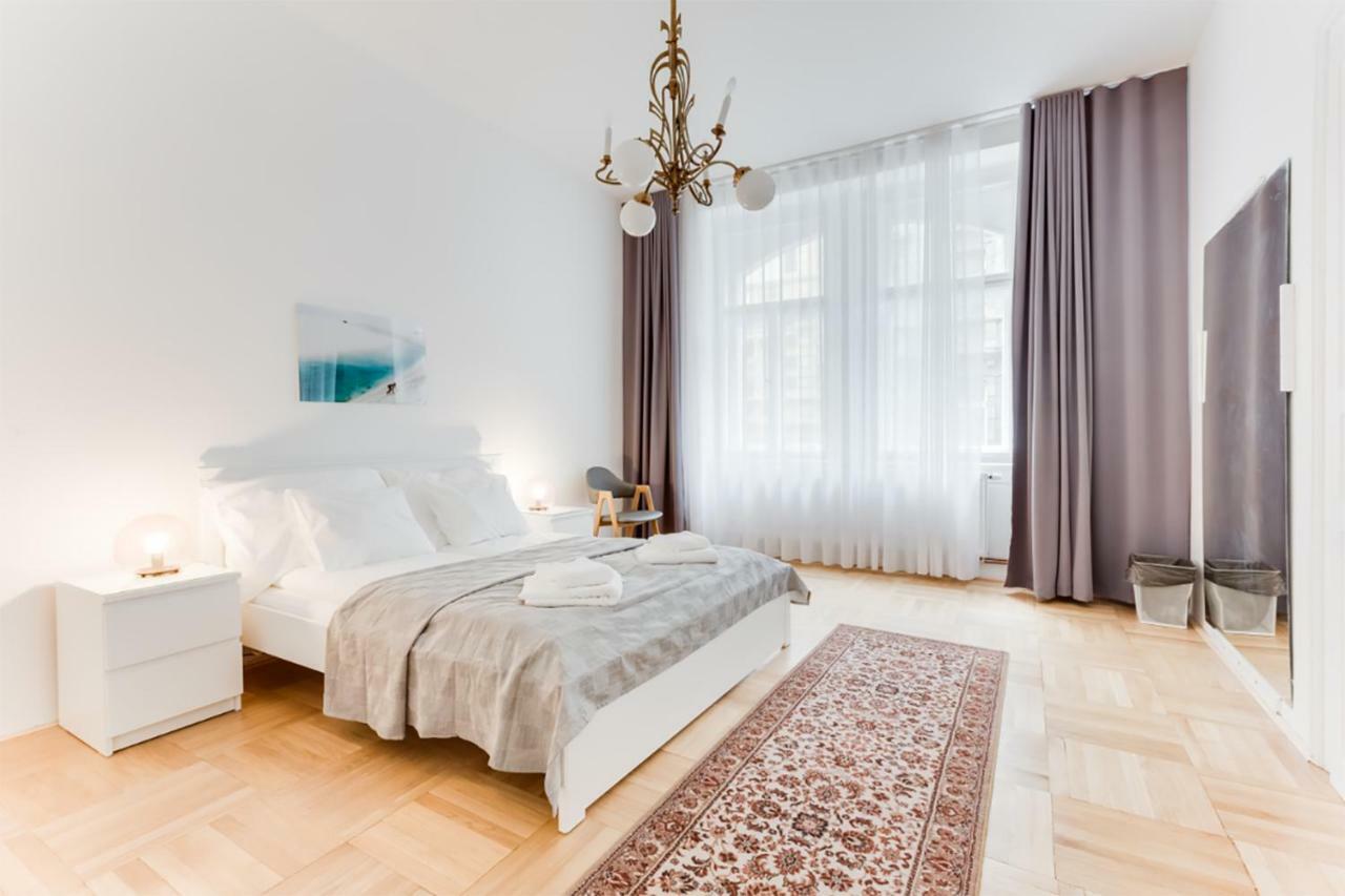 Apartment The Dancing House Residence, Two Bedroom With Balcony Near River! Prague