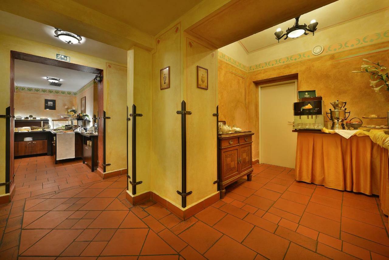 Hotel Ea Jeleni Dvur Castle 3*