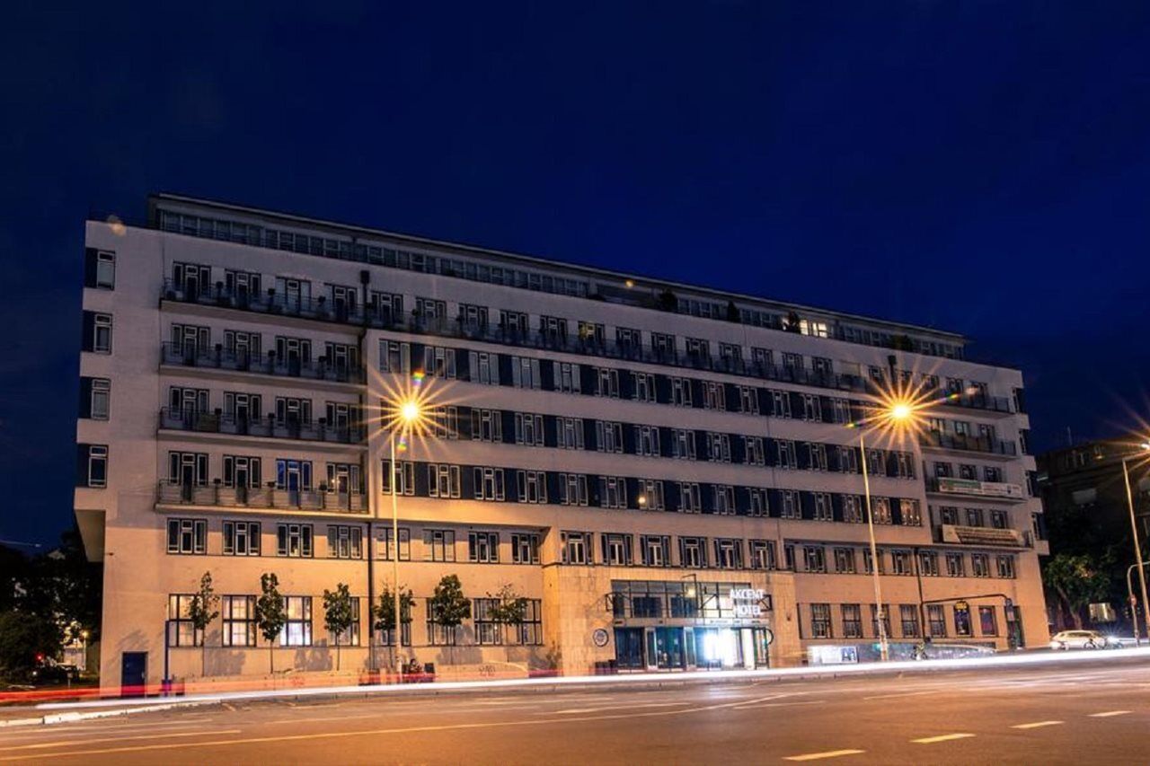 Hotel Akcent 3*