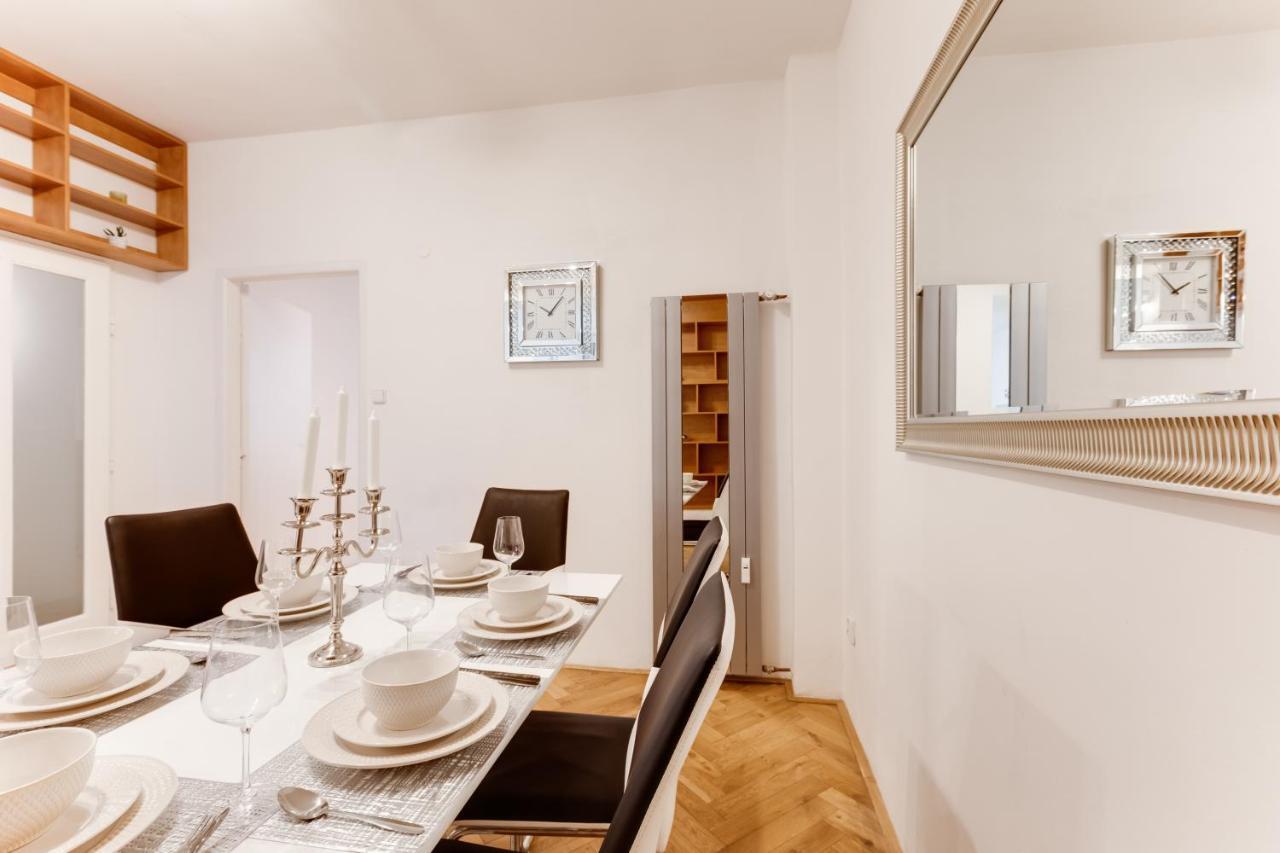 Exclusive Riverside In The Heart Of Praga