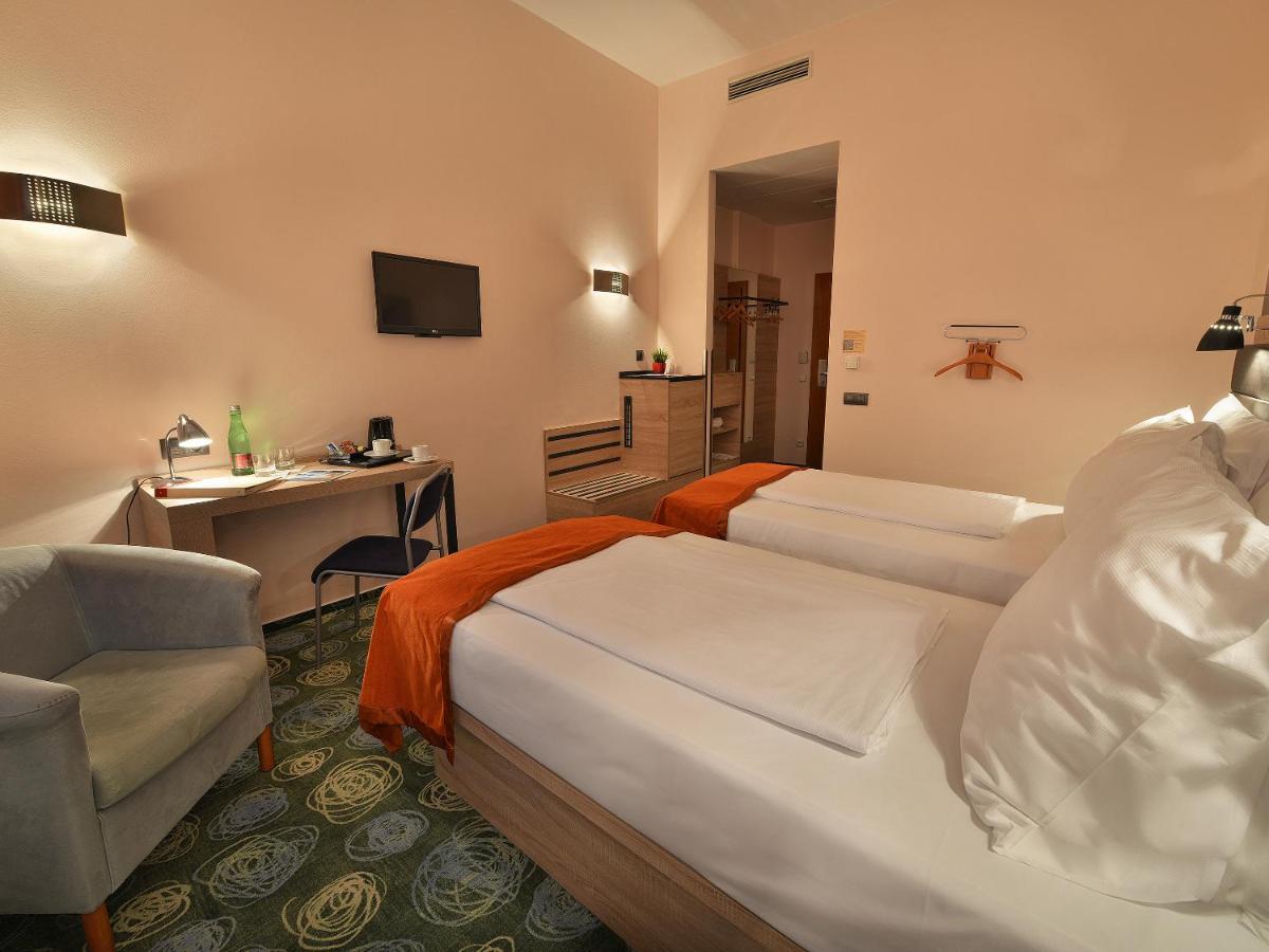 Ramada Airport Otel 4*