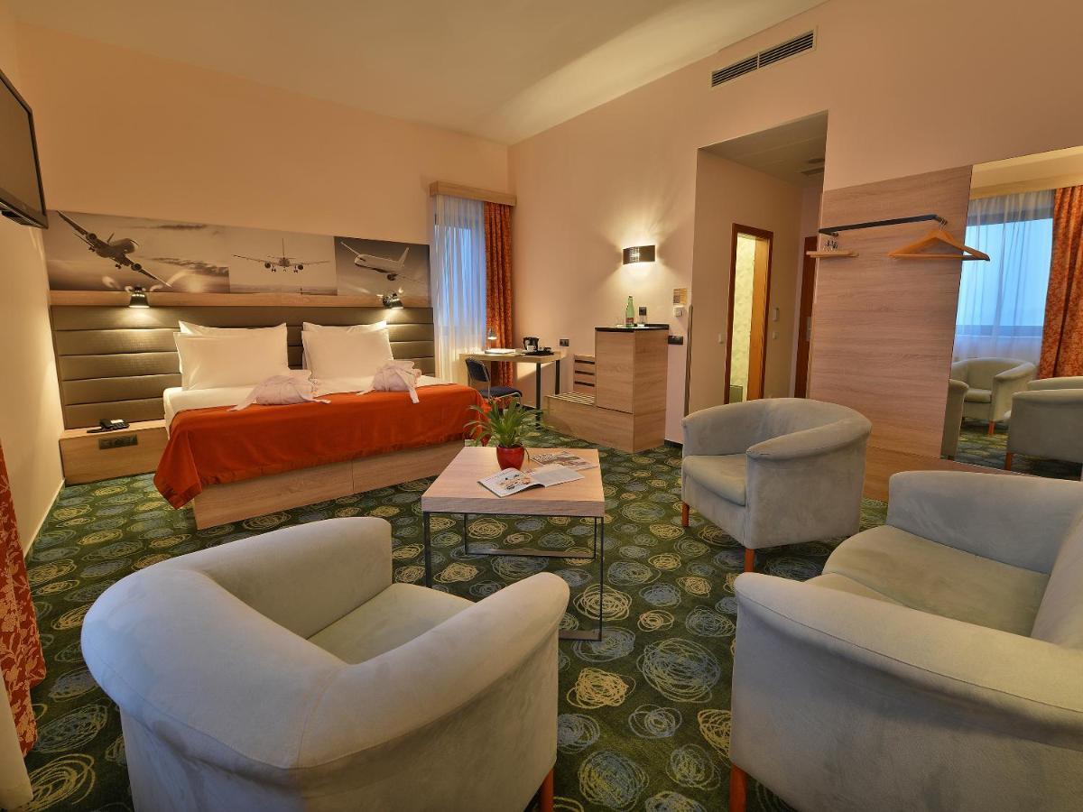 Ramada Airport Otel 4*