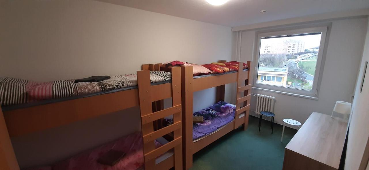 Km House Cerny Most Albergue
