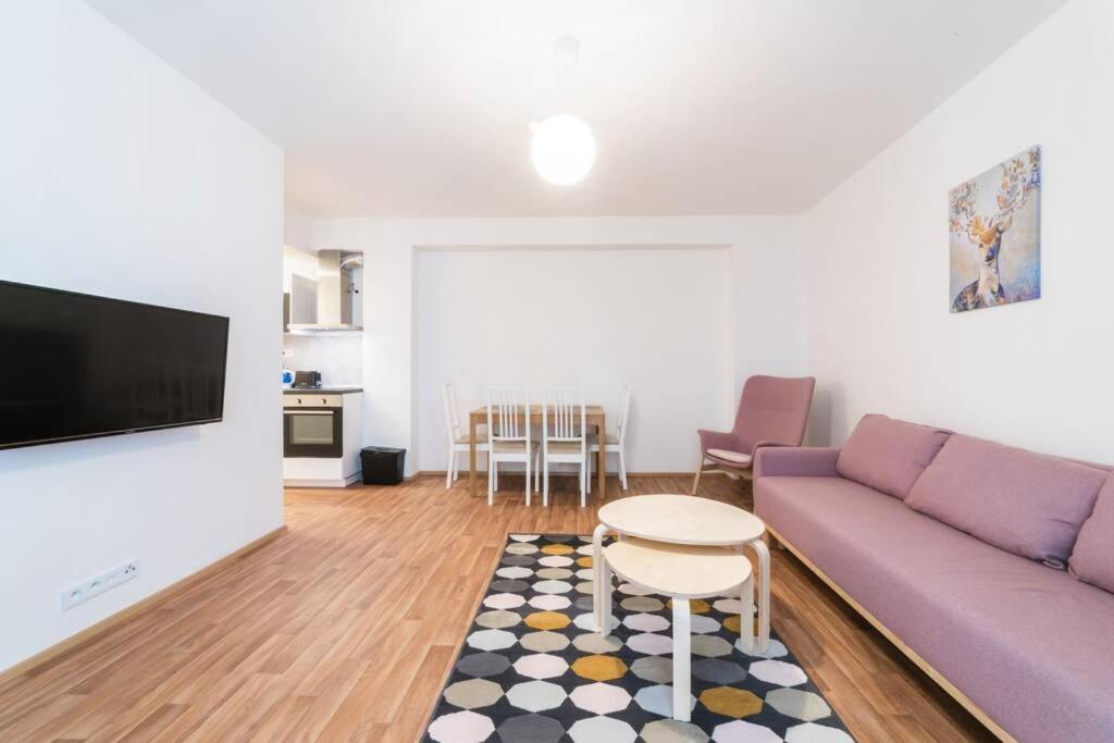 Pink House Apartment *