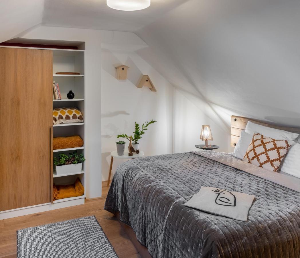 Apartment 4 Trees By Adrez Prag