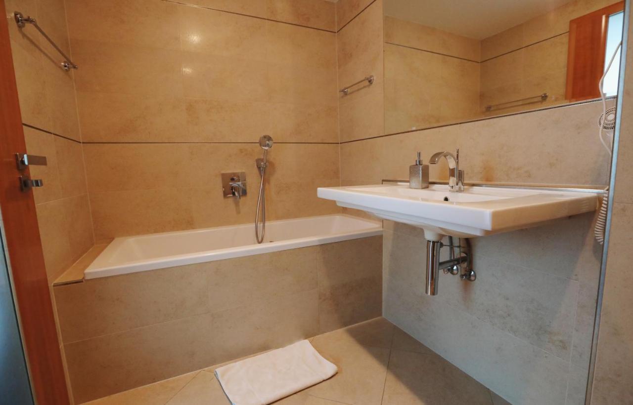 Apartment Wenceslas Square By Otsa Prag