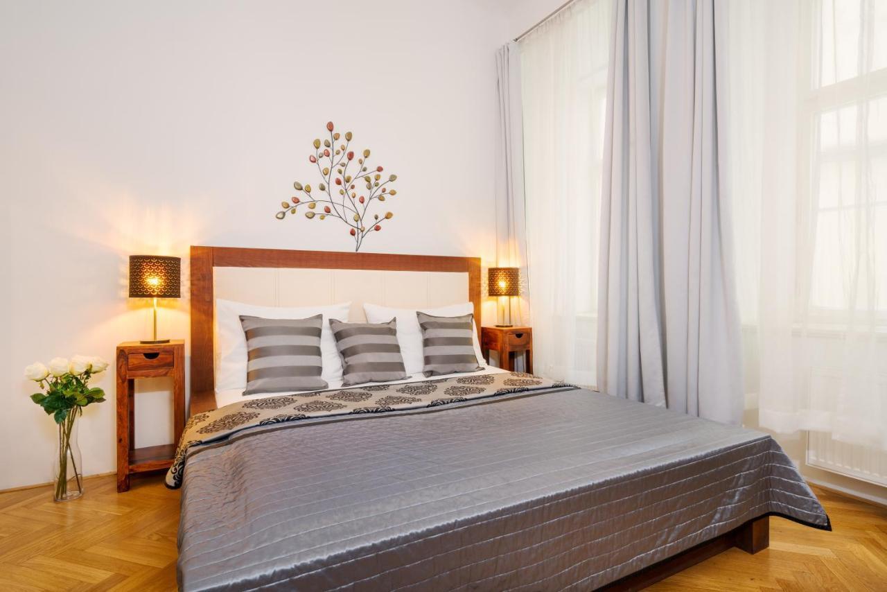 Old Town Square Premium Residence Aparthotel