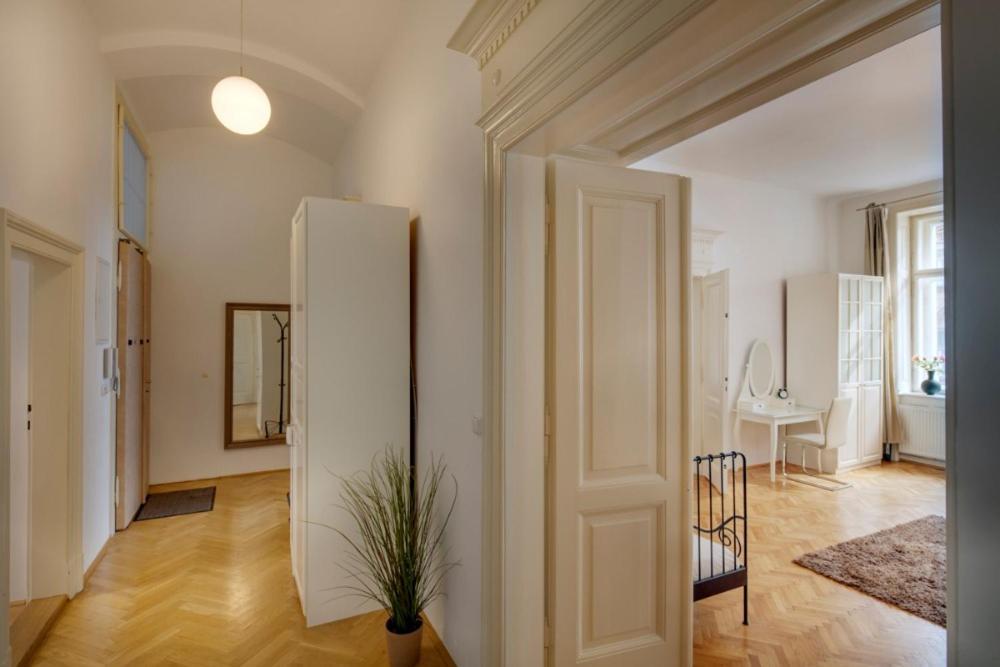 Kaprova - Old Town Apartment